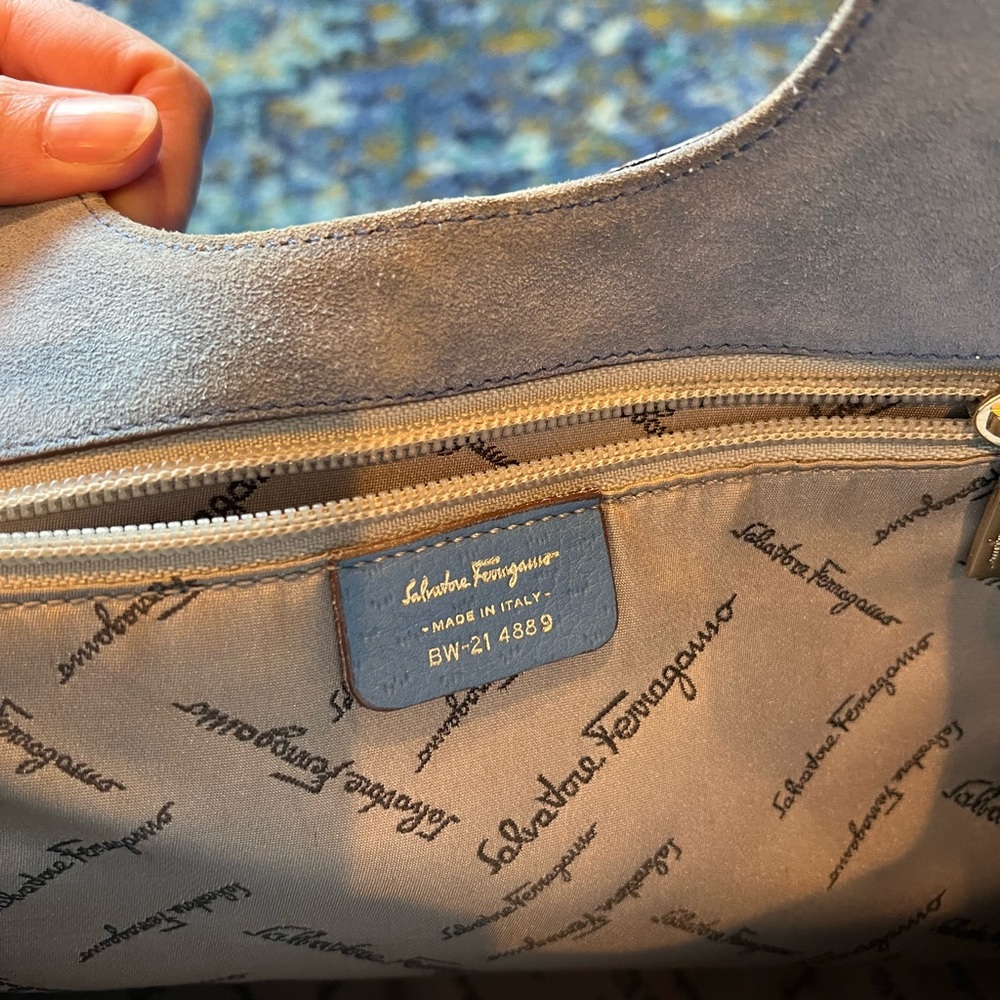 Ferragamo bag gorgeous! - Picture 2 of 9
